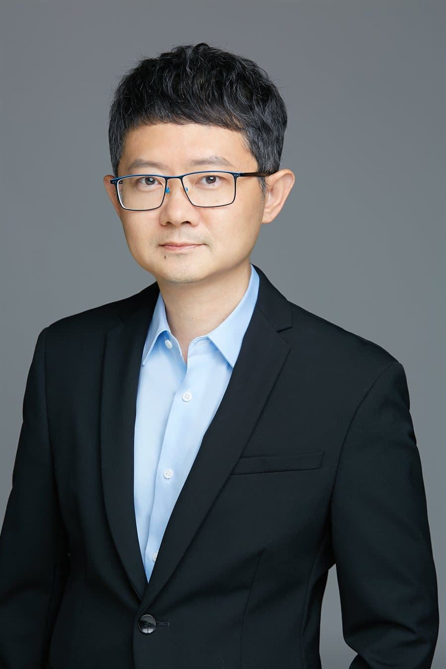 Portrait of Mike Gong, founder of longinfo.ai